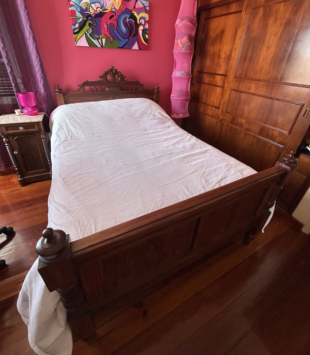 Cama casal antiga nogueira