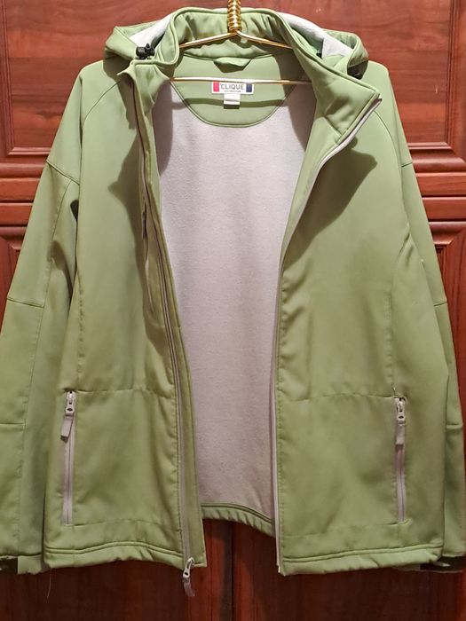 Спортивная демисезонная куртка