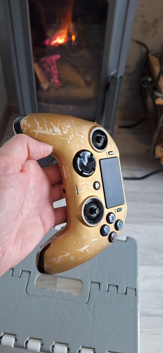 Naco rewolution pro controler. Pad Ps4