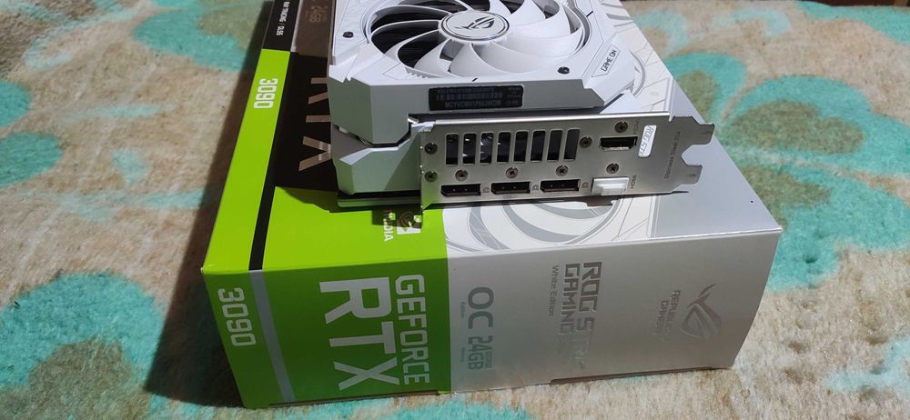 Asus ROG Strix GeForce RTX 3090 White OC 24GB