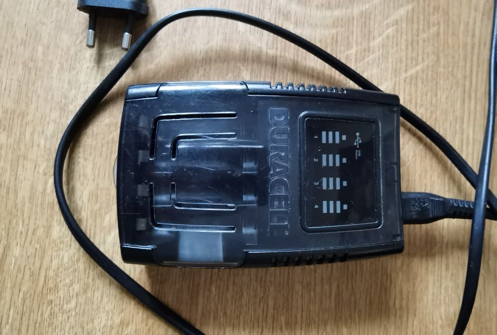 Зарядное устройство для аккумуляторов AA/AAA Duracell CEF21