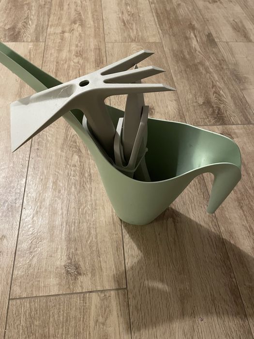 Zestaw narzędzi ogrodniczych PASTEL z konewką