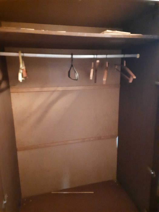 Продам дві шафи.