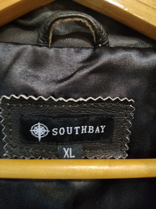 Нова шкіряна чоловіча курточка