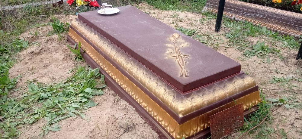 Пам'ятники (квітники , надгробки, цветники)  з бетону