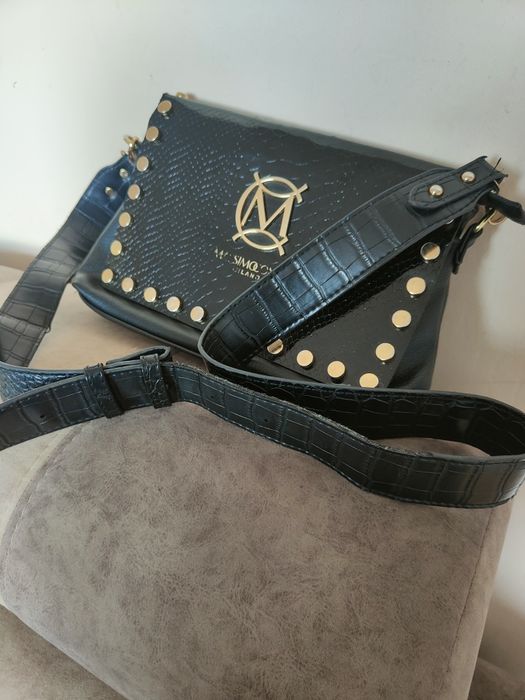 Czarna torebka listonoszka