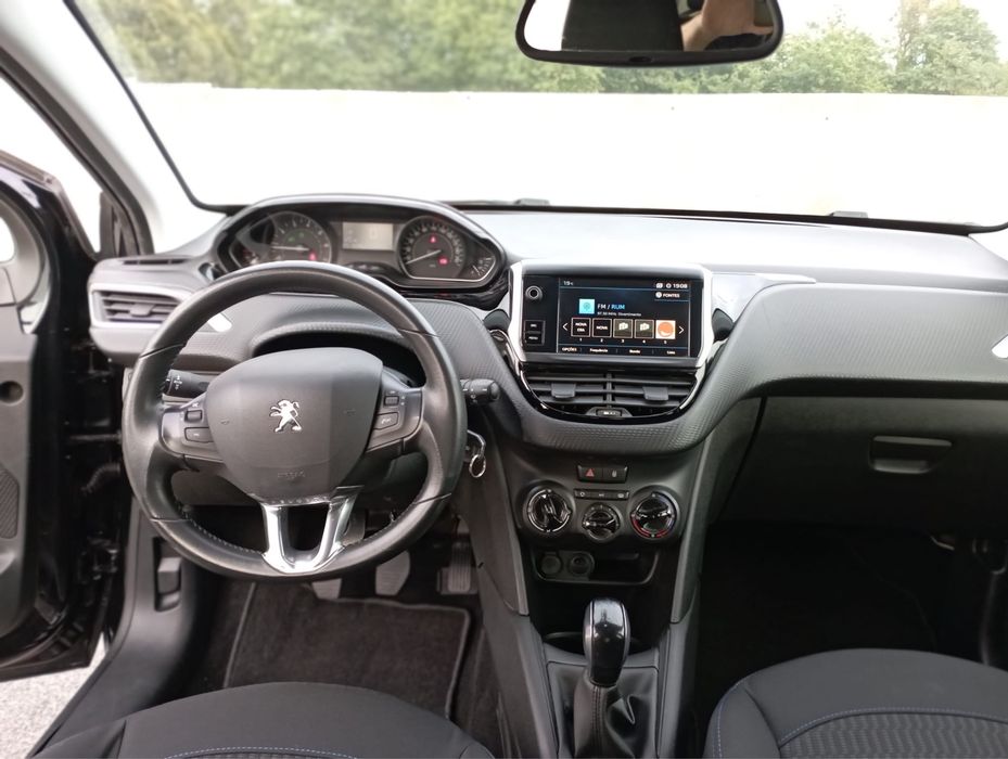 Peugeot 208 Signature 2019