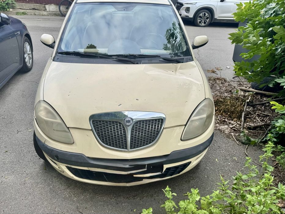 Автомобіль Лянча Іпсілон Італія 2006рік, потребує трохи ремонту