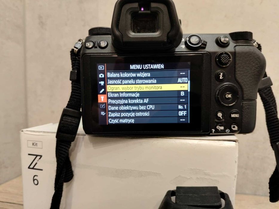 Aparat Nikon Z6 z kartą pamięci