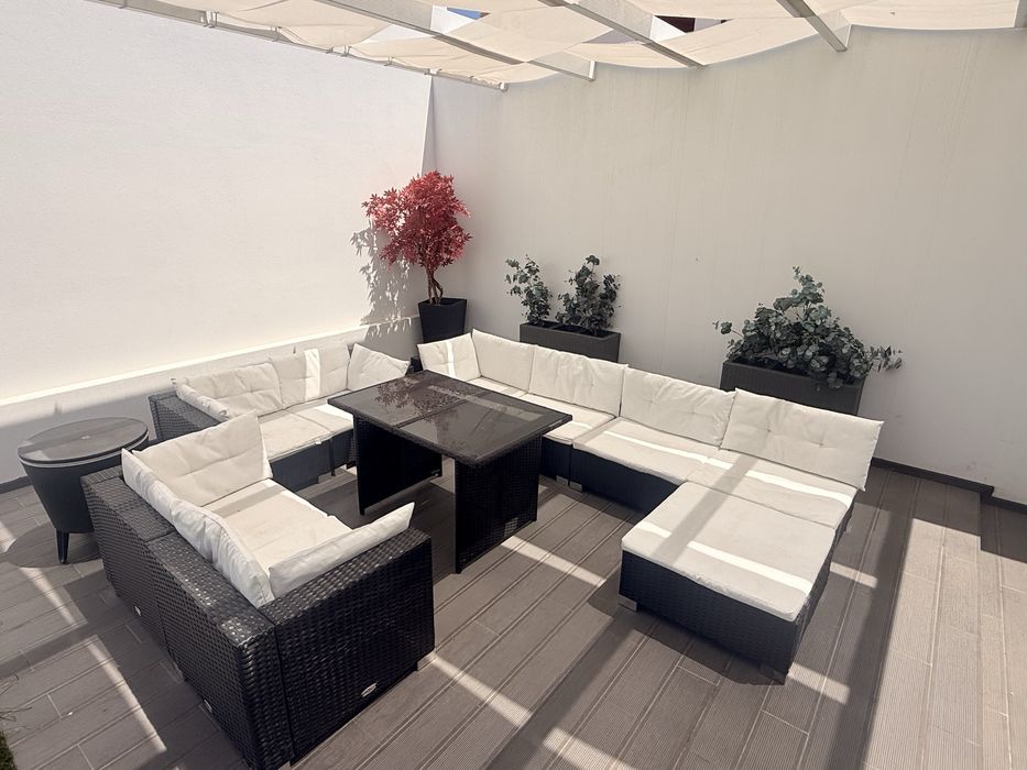 Conjunto de sofas e mesa jardim