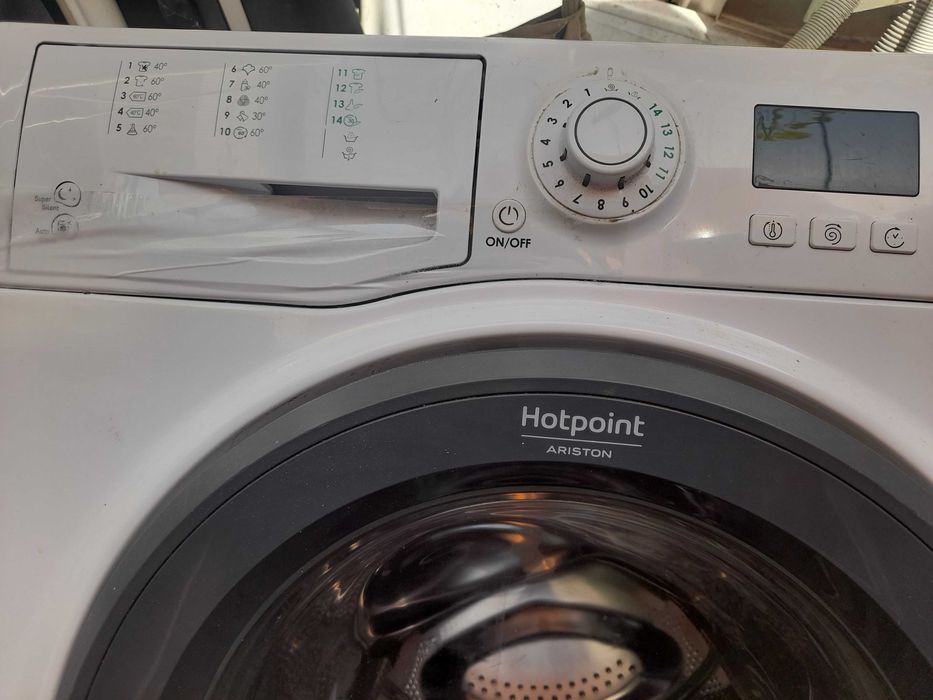 maquina de roupa Ariston 9 quilos 1200 smi nova sem qualquer problema