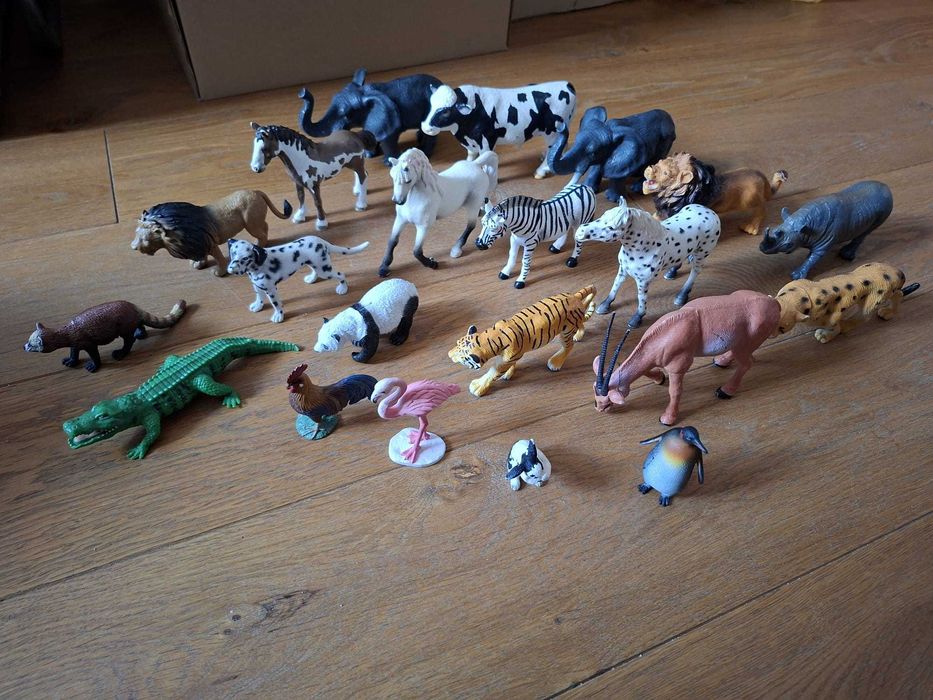Zestaw zwierzątek do zabawy (kilka jest firmy Schleich)