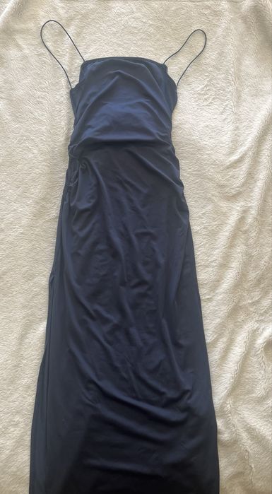Vestido de festa azul marinho - midi com fenda e costas abertas