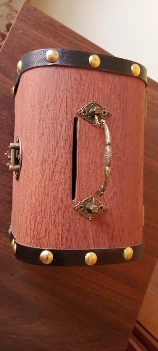 Kuferek drewniany - skarbonka