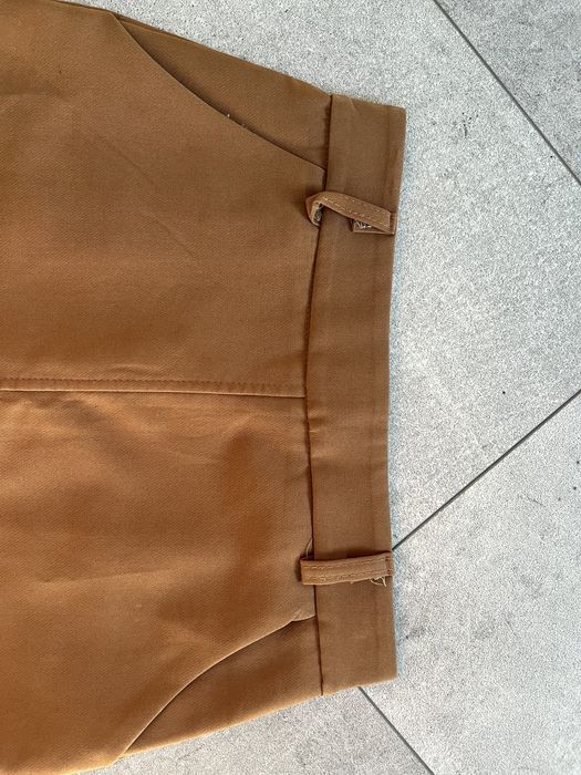 Коричнева спідниця