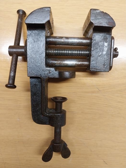 Pequeno torno antigo muito funcional