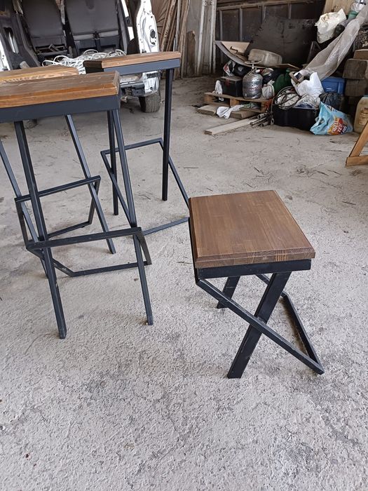 Металеві лавки , стільці