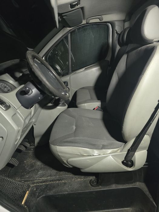 Opel Vivaro 1.9 CDTI – Carrinha de trabalho com grade e escada