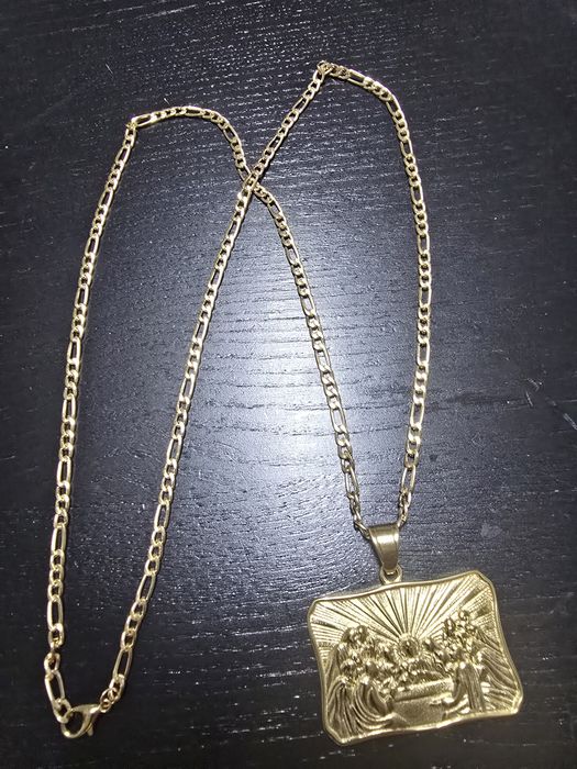 Cordão com pendente em ouro cubano