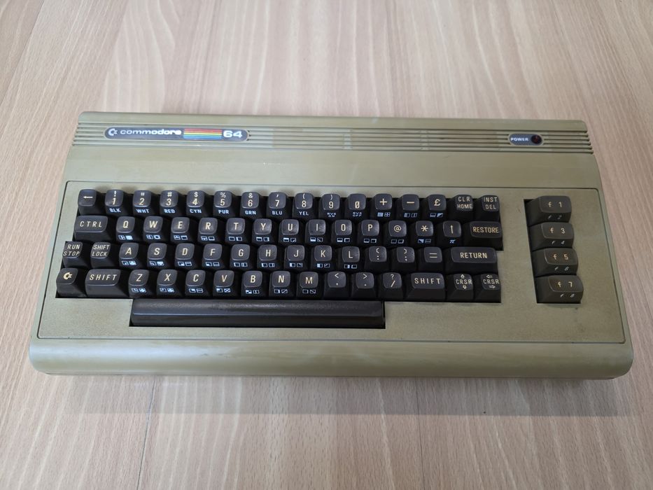 Commodore C64 sprzedam lub wymienię