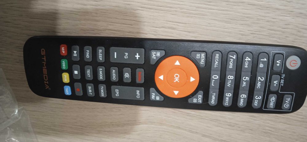 Dekoder Tuner satelitarny Gt media V7S2X