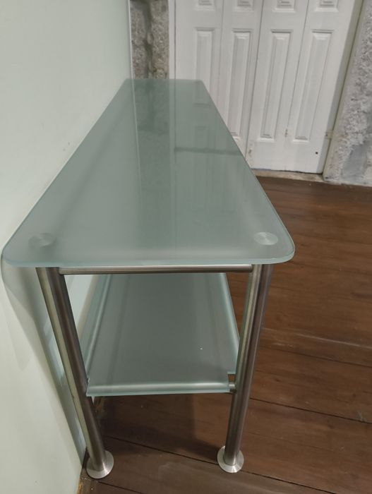 Aparador de vidro com aço inox