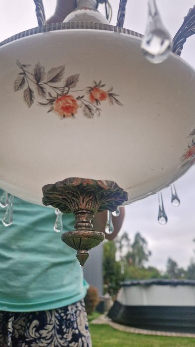 Candeeiro do teto em bom estado