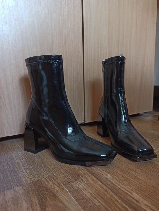 Ботильоны лаковые