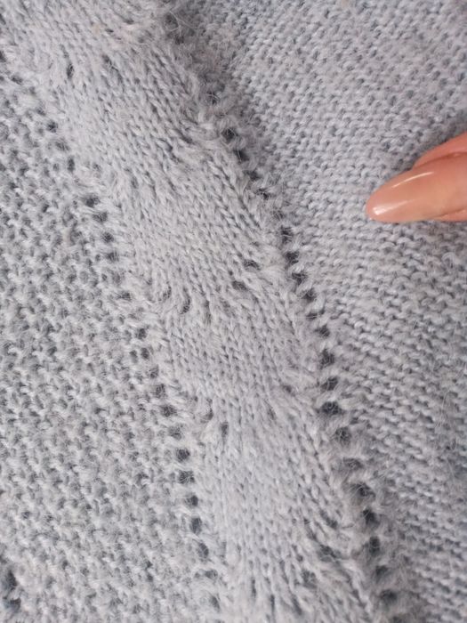 H&M niebieski sweterek z wełną I moherem z warkoczami rozmiar S