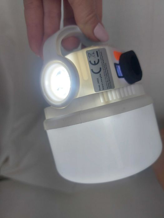 Портативний кемпінговий ліхтар / лампочка з
USB та соняшною батареєю
