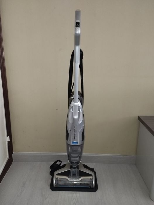 Aspirador vertical Bissell CrossWave C3 multifunções com base de apoio