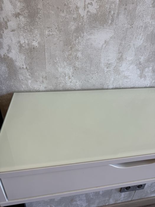 Movel com vidro e 2 gavetas 120x29cm