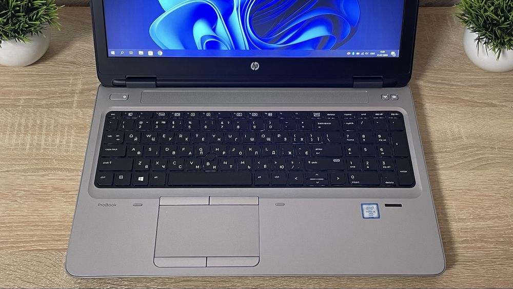 Ноутбук HP ProBook 650 G2 / 8 GB RAM / i5-6300U / R7 M365X 2 GB / 3 год. акб