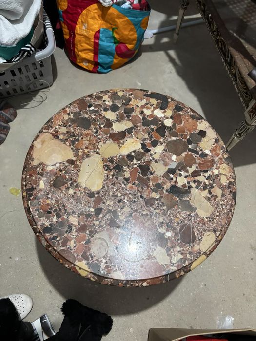 Mesa circular com pedra marmore
