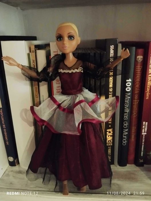 Moxie Teenz Doll TM&MGA 2010