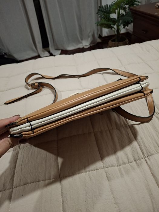 Mala a tiracolo camel e azul escuro