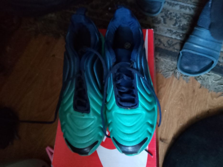 Продам красовки Найк дёшево срочно