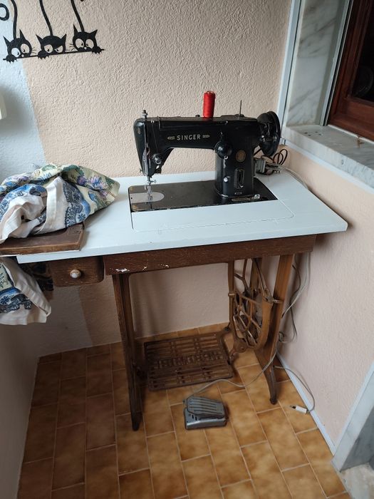 Máquina de costura Singer, mesa em ferro