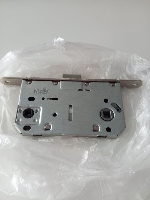 Замки дверные новые