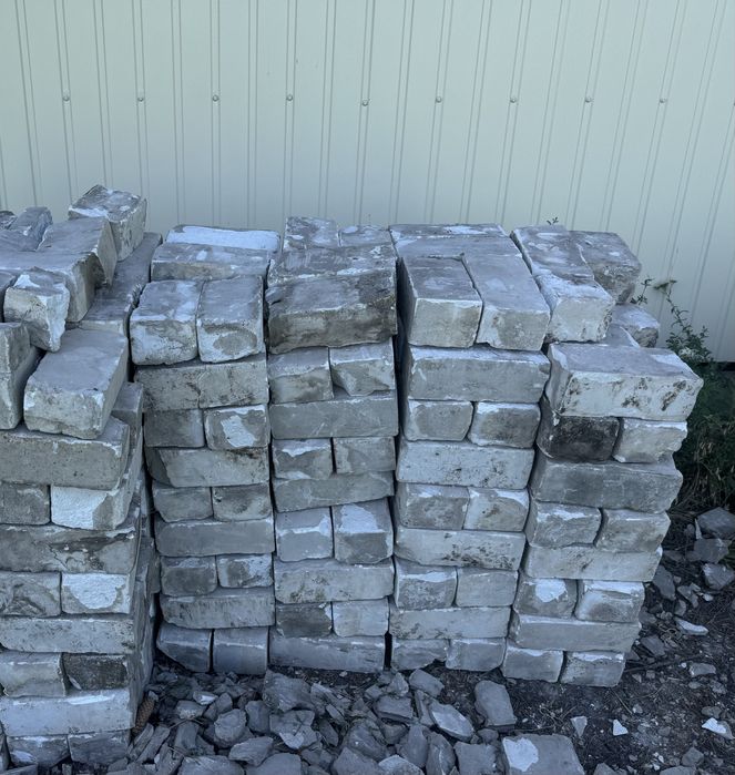 Продам белый кирпич б/у