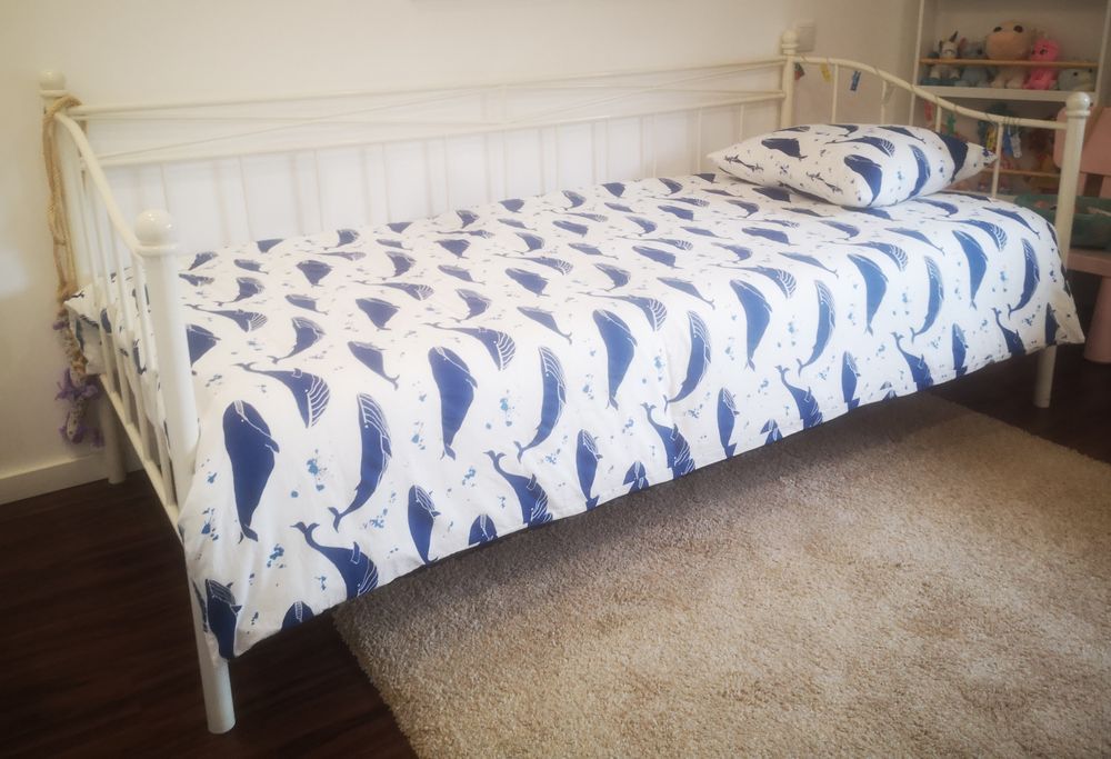 Cama de solteiro em ferro lacado