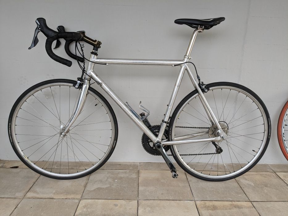 preço reduzido Bicicleta Estrada + Rolo de treino + Extras. Tamanho 59