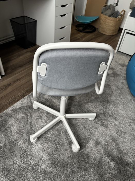 Nowe obrotowe krzeselko do biurka ikea
