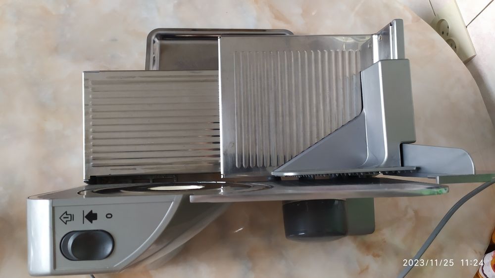 Ломтерізка єлектрична