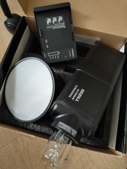 Flash YONGNUO YN200 (Cabeça de flash portátil)