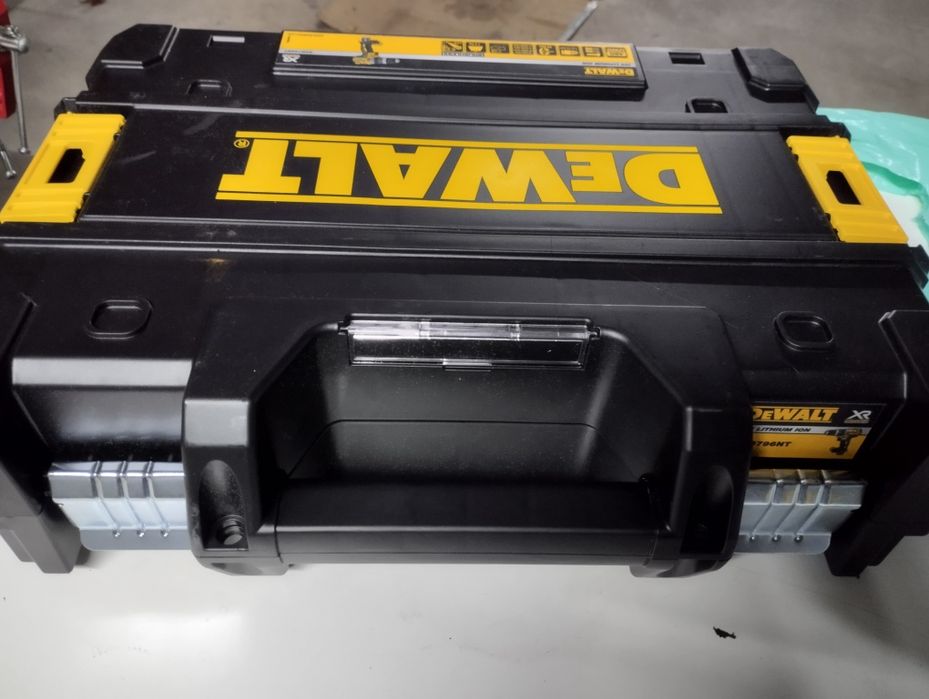 Caixa de ferramentas DeEALT