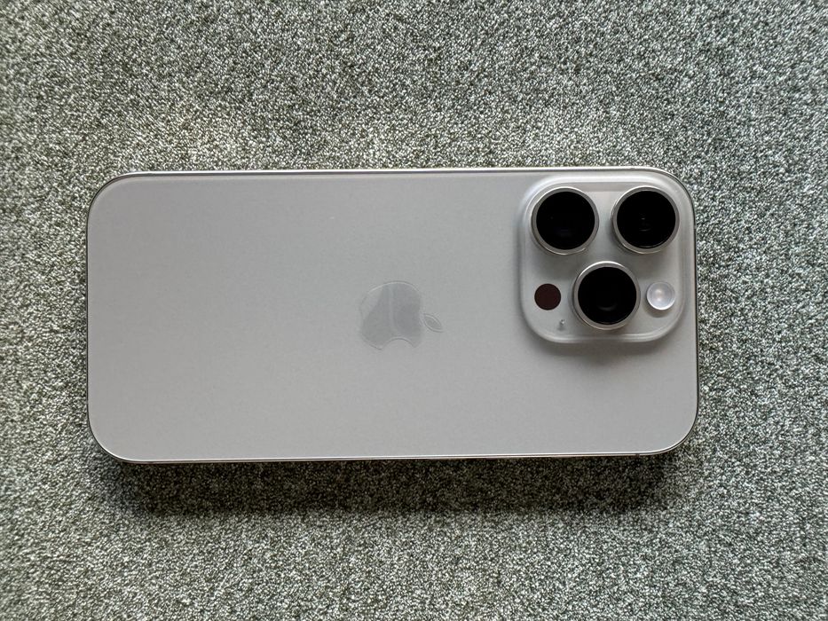 iPhone 16 pro, natural titanium, 256GB, com cabo