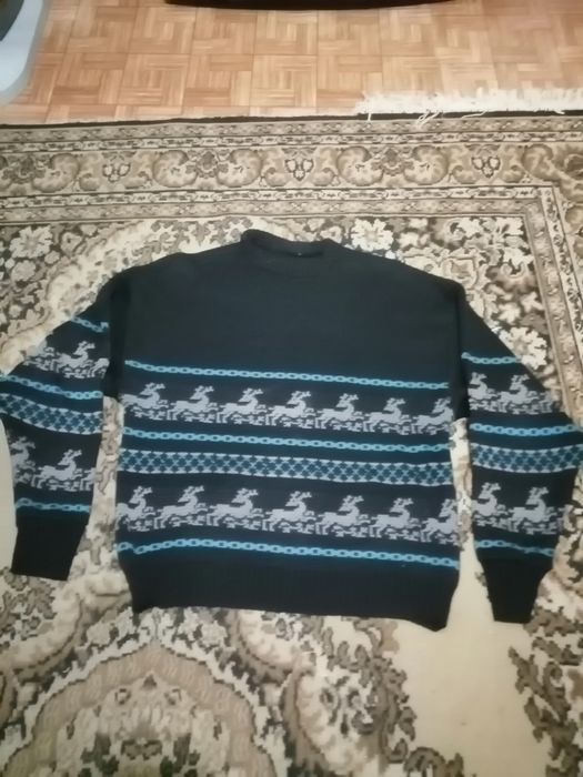Продам свитер мужской.