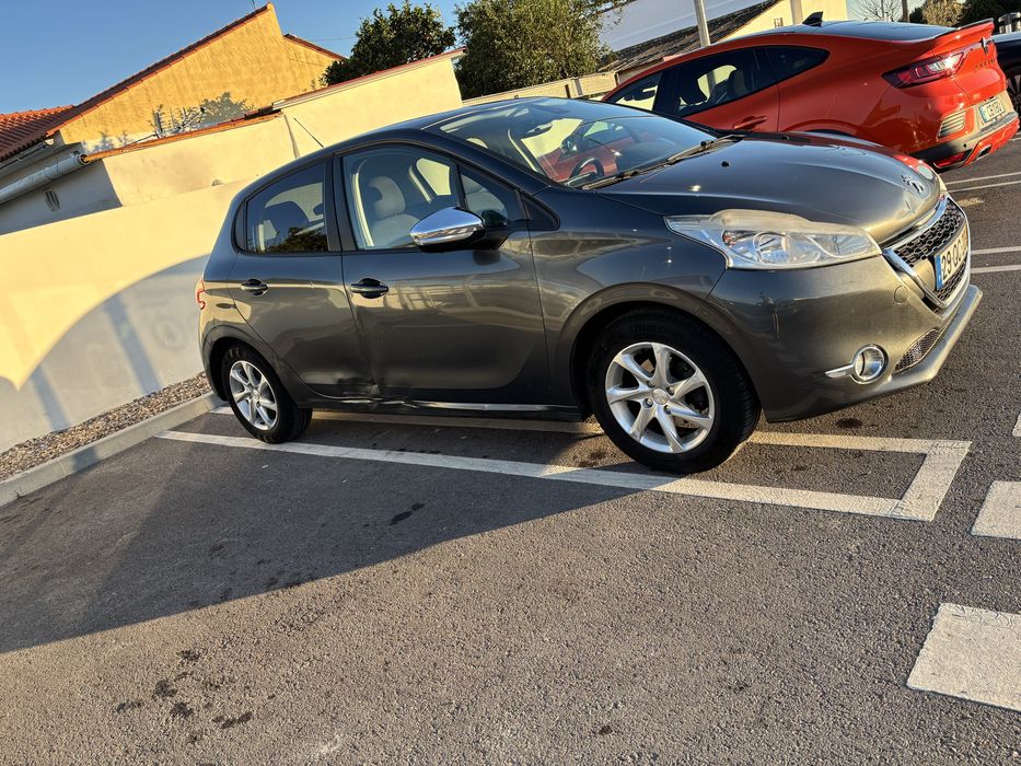 PEUGEOT 208 1.2