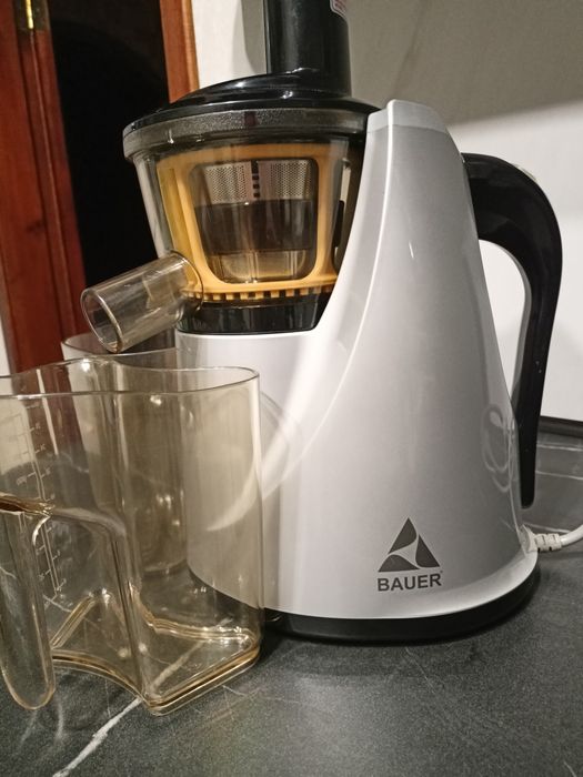 Продам шнекову сокодавку BAUER